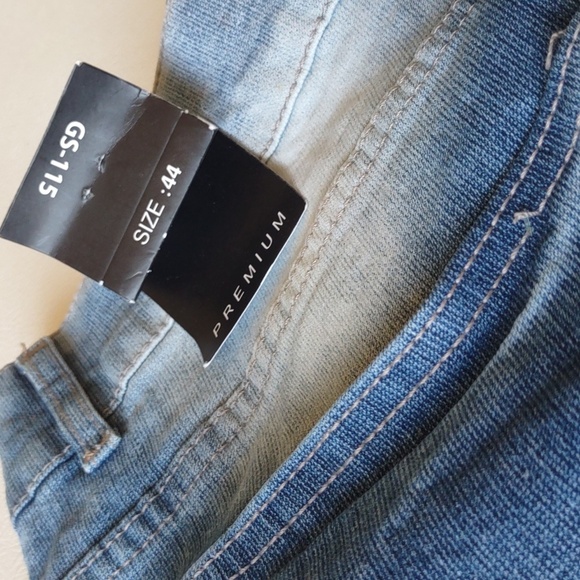 GS-115 Distressed Light Acid Wash Slim Fit Jeans - Picture 6 of 9